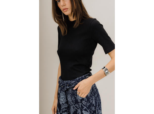 Lara Tee Black M 365 organic cotton mock neck tee 