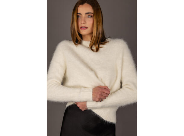 Babsan Sweater Cream S Fury fluffy oversized sweater Urban Pioneers AB